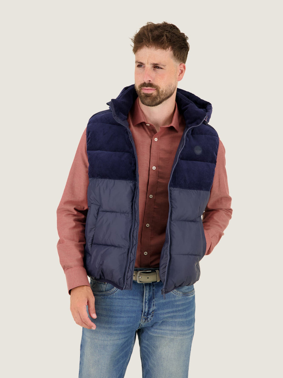 Veste sans manches marine — portée